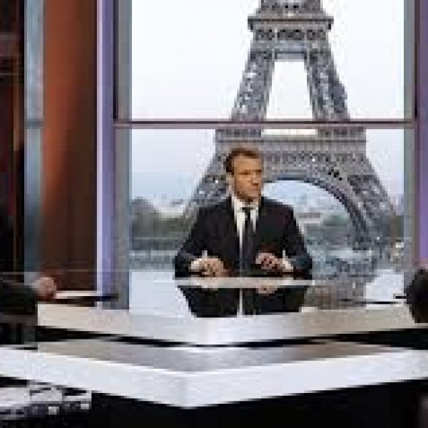 Emmanuel Macron a été interrogé dimanche soir par Edwy Plenel et Jean-Jacques Bourdin. (Reuters)